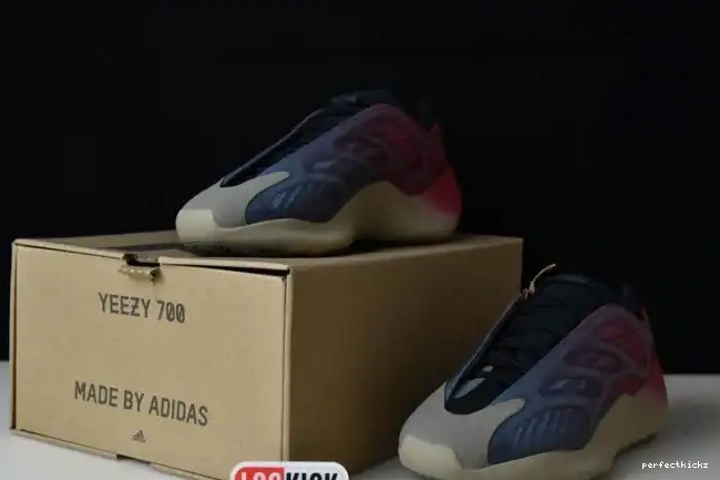 Fade Adidas Yeezy GW1814 700 V3 Carbon 0621
